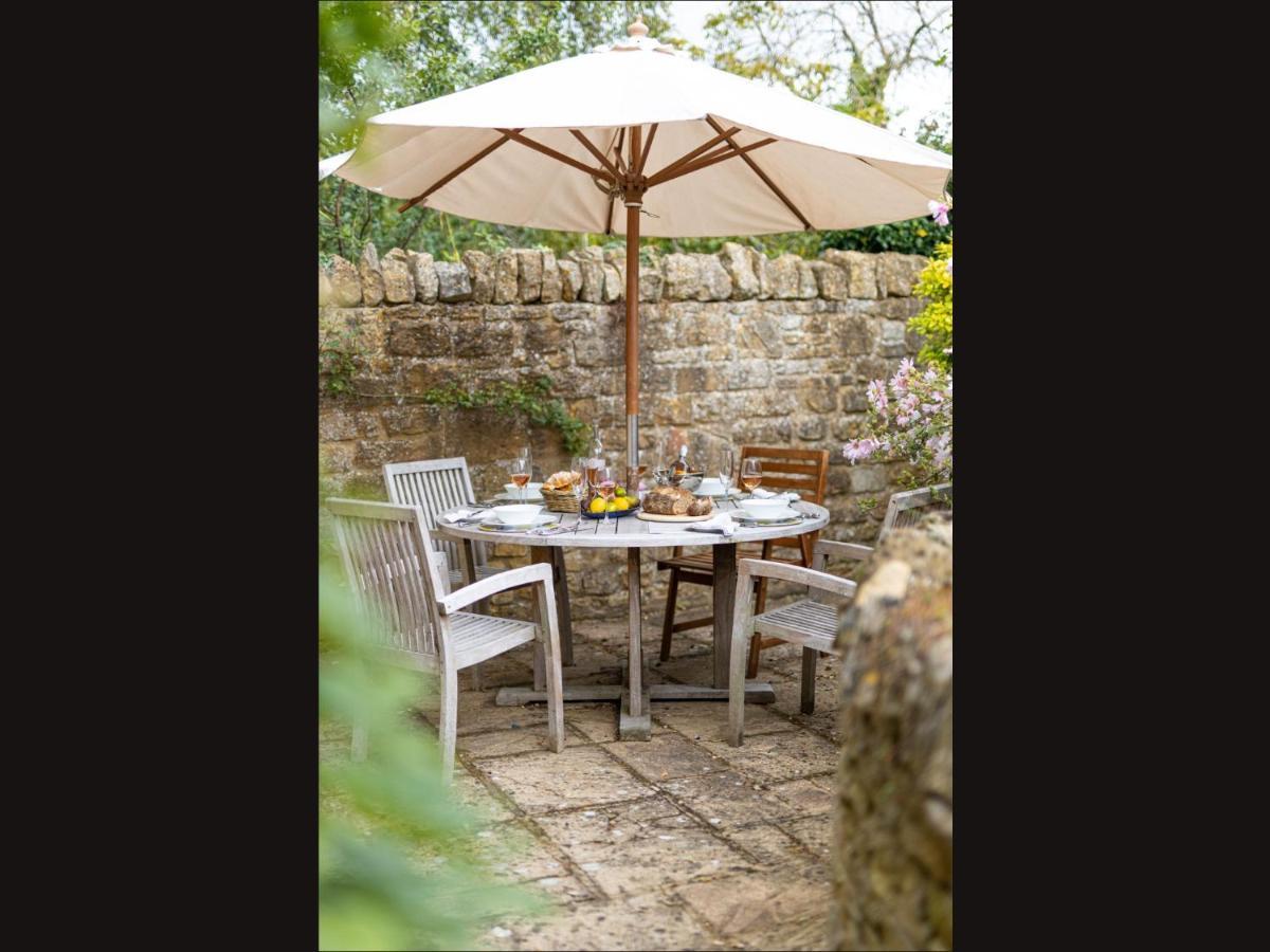 Wisteria , Pretty Cotswold Close To Chipping Campden